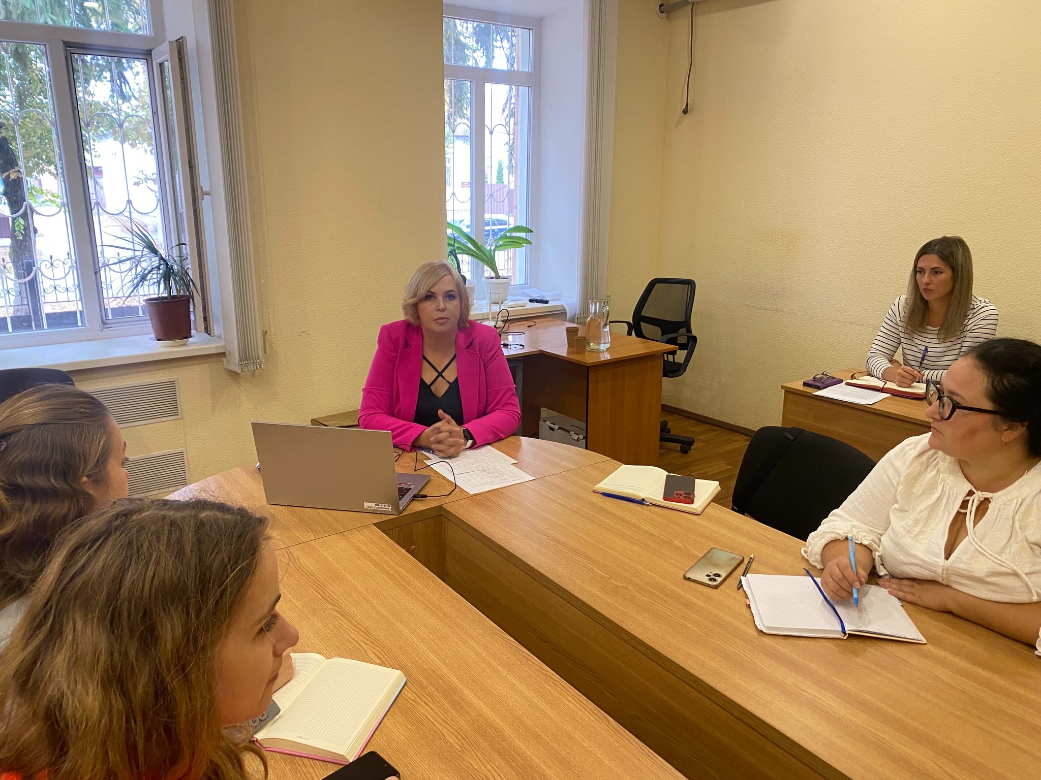 Проведено офлайн-зустріч працівників психологічної служби закладів освіти «Обговорення плану роботи та оптимізації ведення документації працівників психологічної служби: ефективні практики та стандартизація»