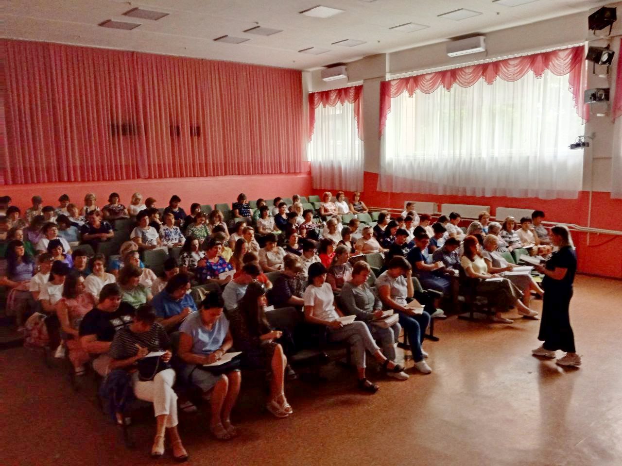 Проведено Серпневі педагогічні студії територіальних професійних спільнот педагогічних працівників і шкільних бібліотекарів